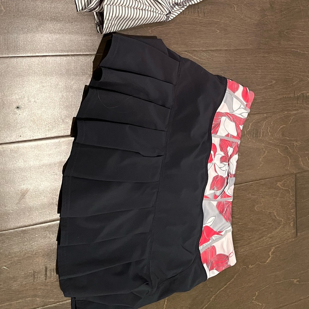 Lulu lemon skirt size 4
